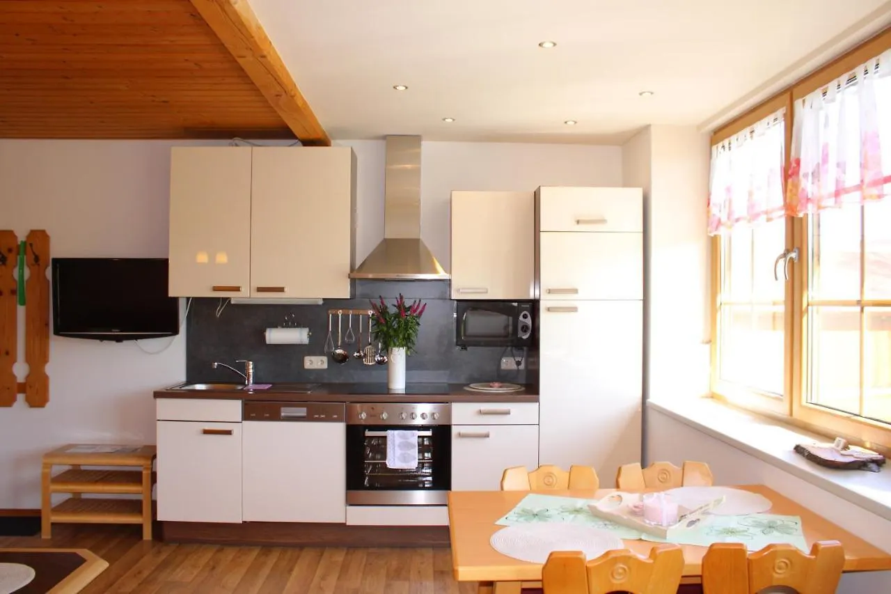 Gaestehaus Sporrer Neualbenreuth 4*,